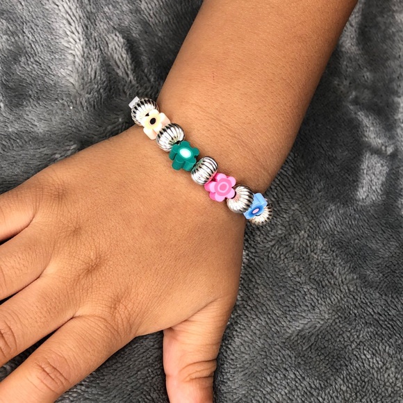 🌹Toddler flower bomb bracelet 🌹 - Picture 2 of 4